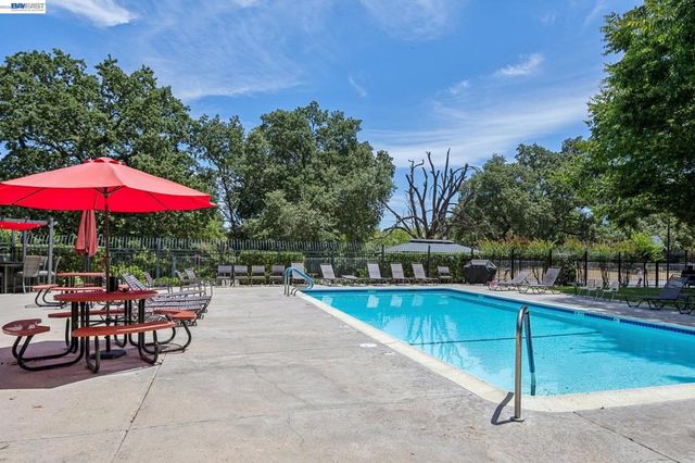 8110 Arroyo Dr, Pleasanton, CA 94588