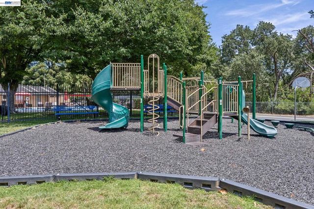 8110 Arroyo Dr, Pleasanton, CA 94588