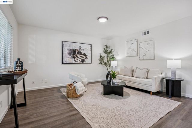 8110 Arroyo Dr, Pleasanton, CA 94588