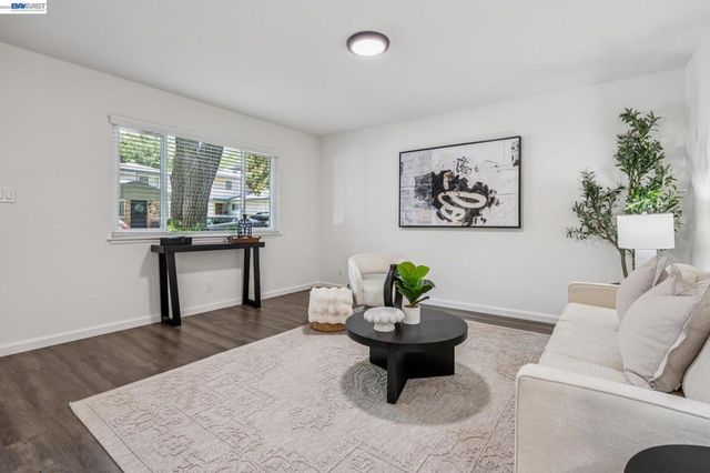 8110 Arroyo Dr, Pleasanton, CA 94588