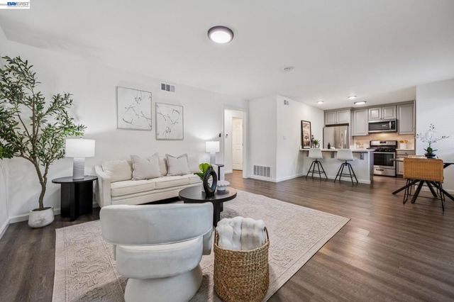 8110 Arroyo Dr, Pleasanton, CA 94588