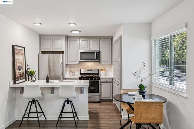 8110 Arroyo Dr, Pleasanton, CA 94588
