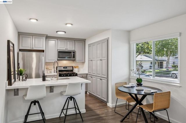 8110 Arroyo Dr, Pleasanton, CA 94588