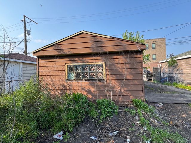 8371 S Baltimore Avenue, Chicago, IL 60617