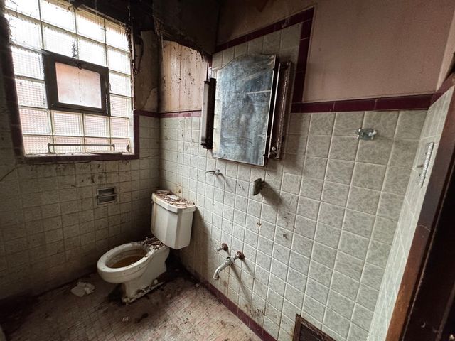 8371 S Baltimore Avenue, Chicago, IL 60617