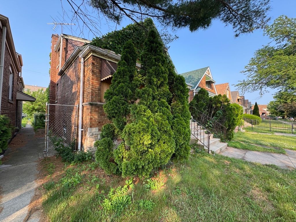 8371 S Baltimore Avenue, Chicago, IL 60617