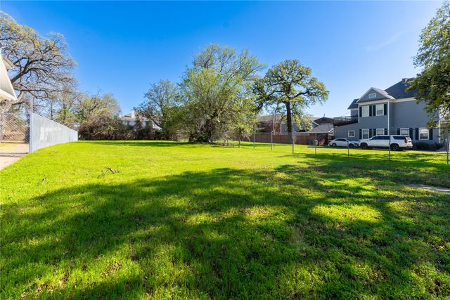 1830 Park Row Avenue, Dallas, TX 75215