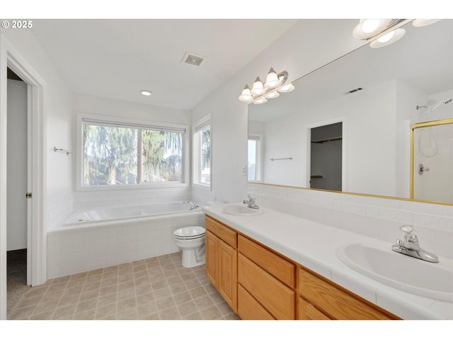 1380 Se 9TH Ave, Canby, OR 97013