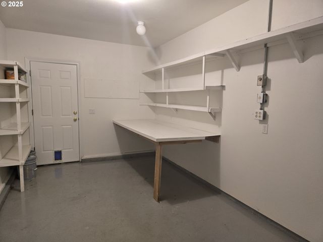 1380 Se 9TH Ave, Canby, OR 97013