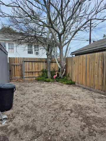 5120 Avenue S, Galveston, TX 77551