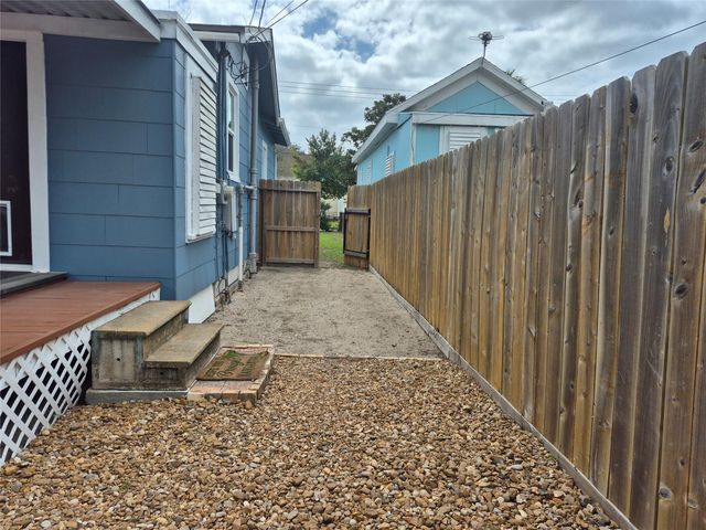 5120 Avenue S, Galveston, TX 77551