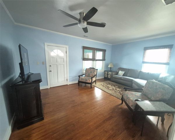 5120 Avenue S, Galveston, TX 77551