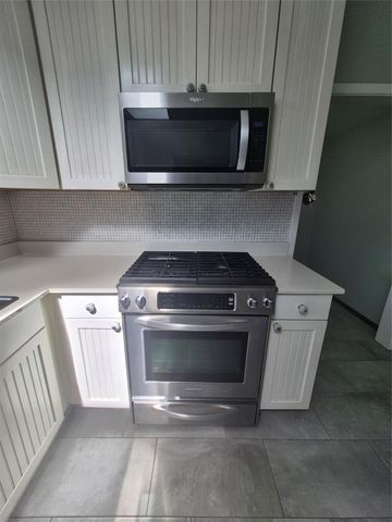 5120 Avenue S, Galveston, TX 77551