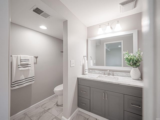 6697 CONCORD Drive, Newburgh, IN 47630