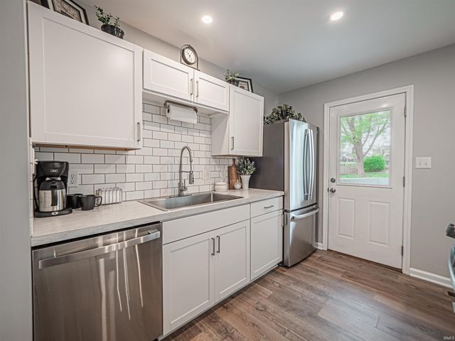 6697 CONCORD Drive, Newburgh, IN 47630