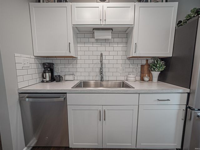 6697 CONCORD Drive, Newburgh, IN 47630