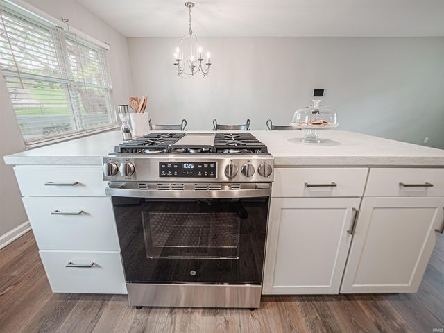 6697 CONCORD Drive, Newburgh, IN 47630