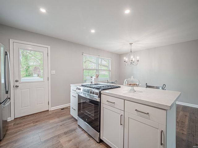 6697 CONCORD Drive, Newburgh, IN 47630