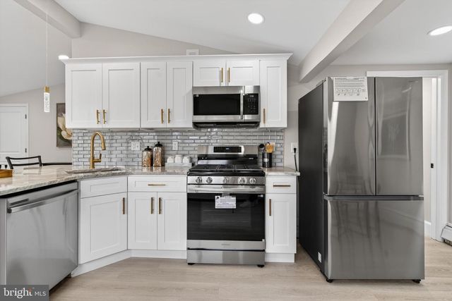 226 RUTH AVE, Maple Shade, NJ 08052