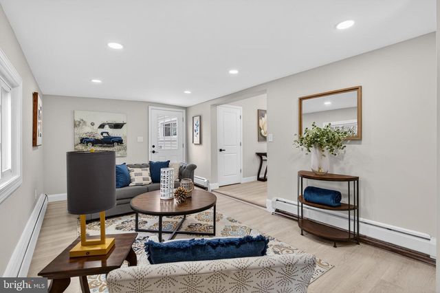 226 RUTH AVE, Maple Shade, NJ 08052