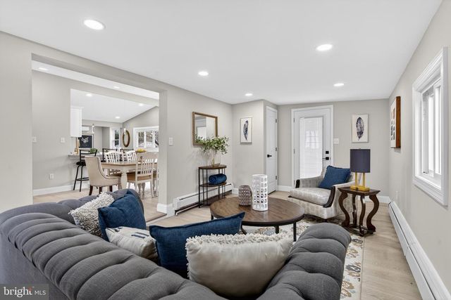 226 RUTH AVE, Maple Shade, NJ 08052