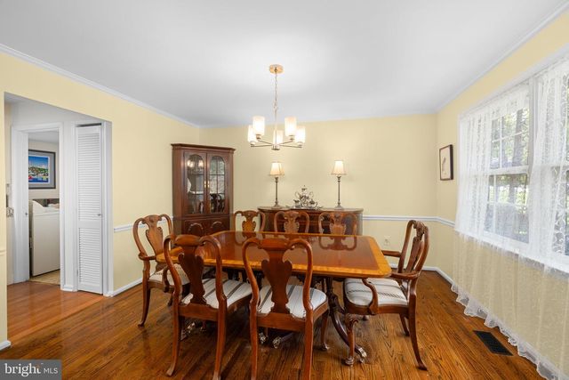 1501 LAUREL HILL RD, Vienna, VA 22182