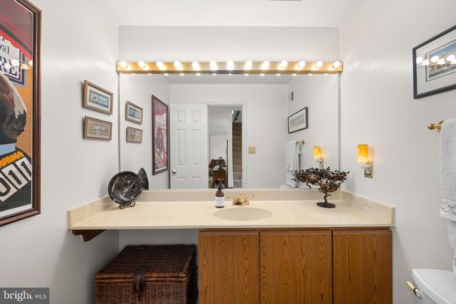 1501 LAUREL HILL RD, Vienna, VA 22182