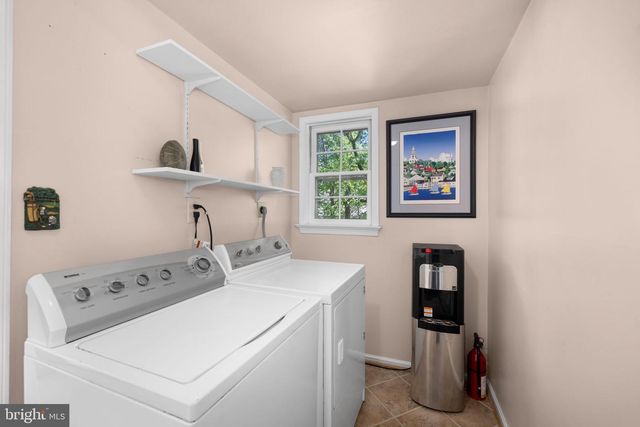 1501 LAUREL HILL RD, Vienna, VA 22182