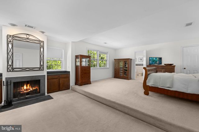 1501 LAUREL HILL RD, Vienna, VA 22182