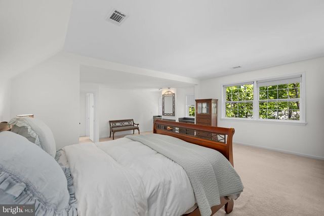 1501 LAUREL HILL RD, Vienna, VA 22182