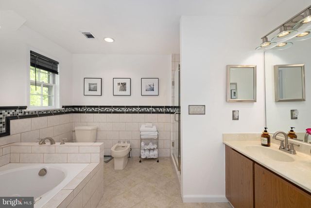 1501 LAUREL HILL RD, Vienna, VA 22182