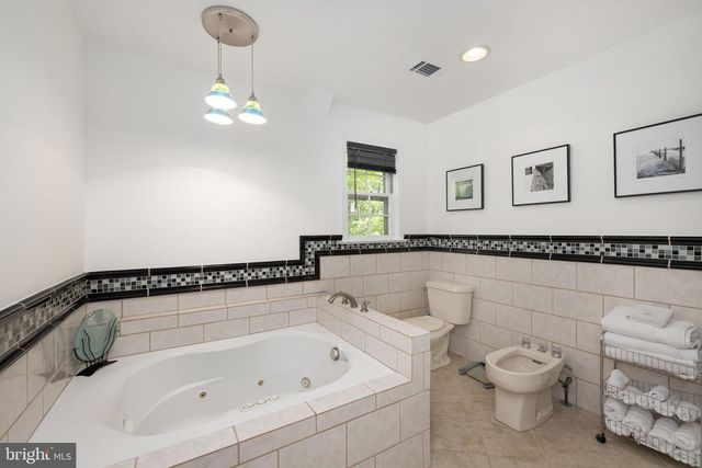 1501 LAUREL HILL RD, Vienna, VA 22182