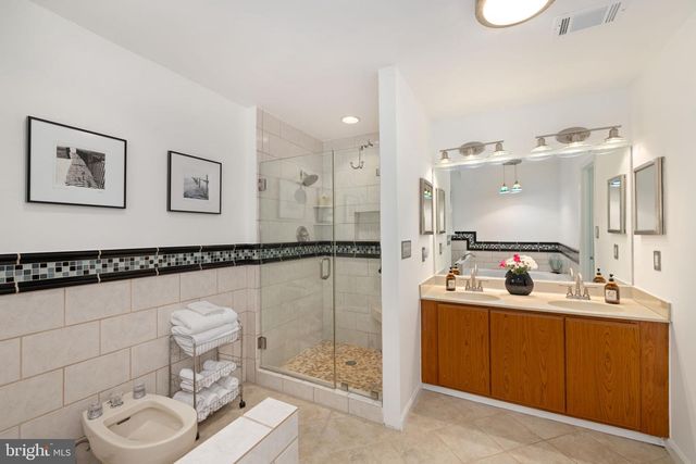 1501 LAUREL HILL RD, Vienna, VA 22182