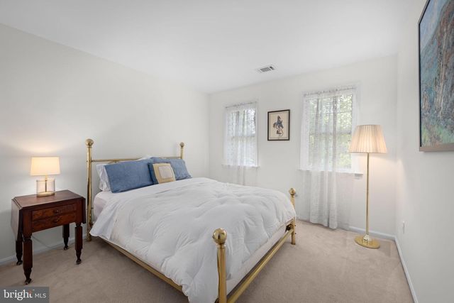1501 LAUREL HILL RD, Vienna, VA 22182