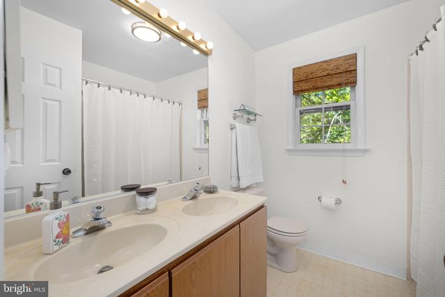 1501 LAUREL HILL RD, Vienna, VA 22182