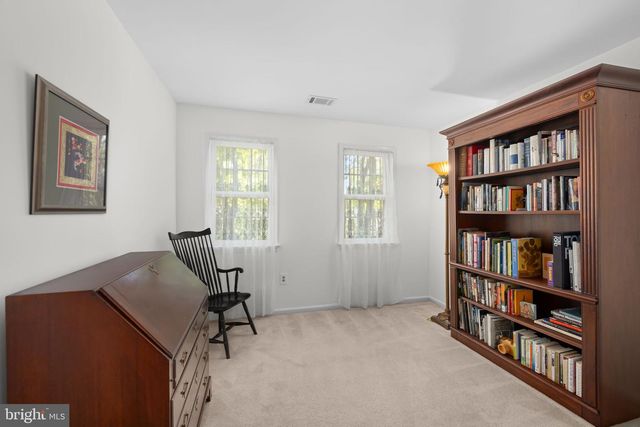 1501 LAUREL HILL RD, Vienna, VA 22182