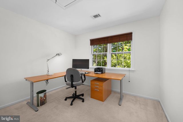 1501 LAUREL HILL RD, Vienna, VA 22182