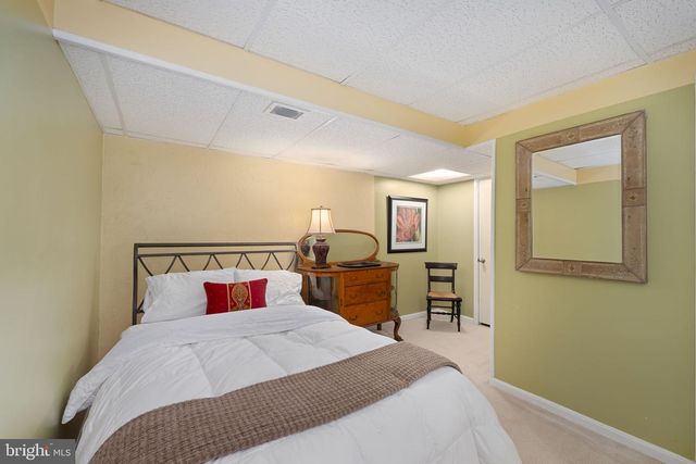 1501 LAUREL HILL RD, Vienna, VA 22182