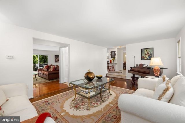 1501 LAUREL HILL RD, Vienna, VA 22182