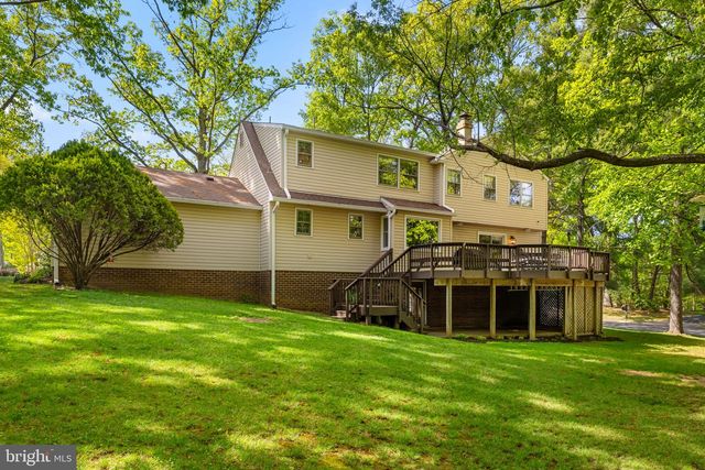 1501 LAUREL HILL RD, Vienna, VA 22182