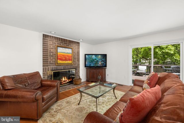 1501 LAUREL HILL RD, Vienna, VA 22182