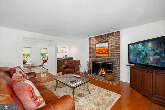 1501 LAUREL HILL RD, Vienna, VA 22182