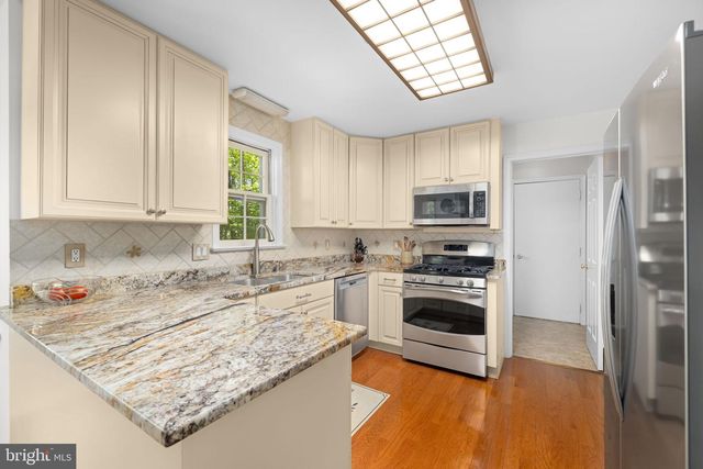 1501 LAUREL HILL RD, Vienna, VA 22182