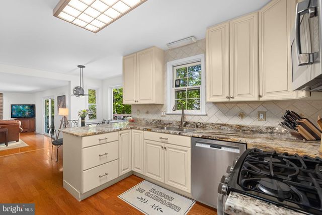 1501 LAUREL HILL RD, Vienna, VA 22182