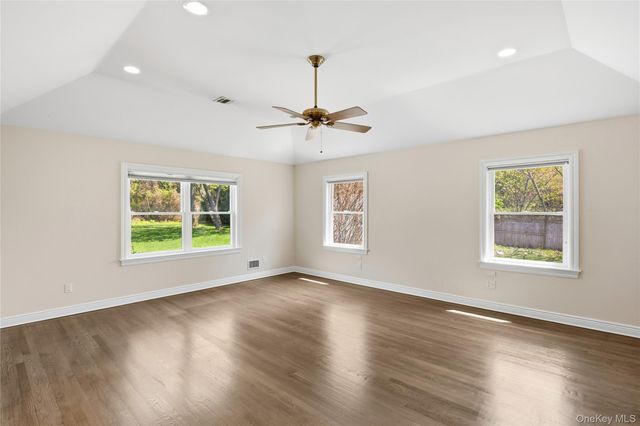 47 Briarfield Lane, Huntington, NY 11743
