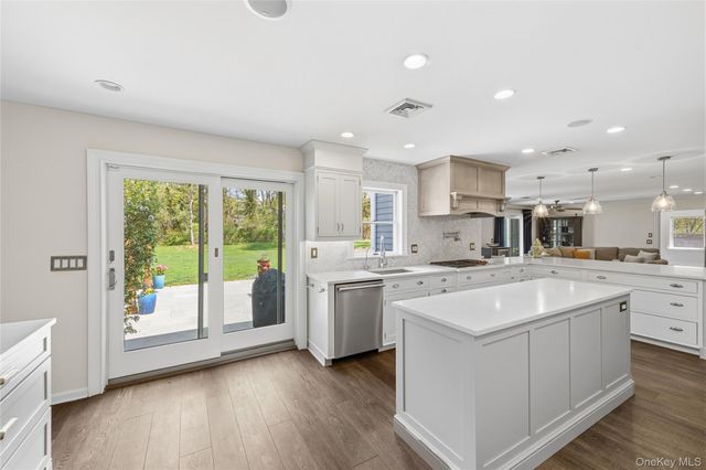 47 Briarfield Lane, Huntington, NY 11743