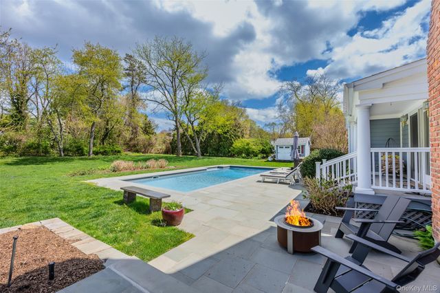 47 Briarfield Lane, Huntington, NY 11743