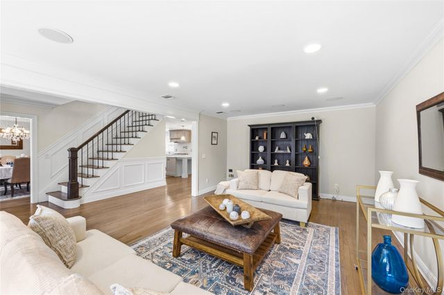 47 Briarfield Lane, Huntington, NY 11743
