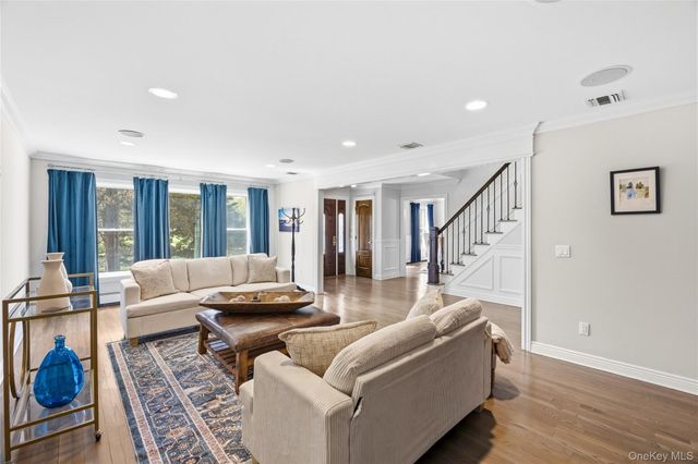 47 Briarfield Lane, Huntington, NY 11743
