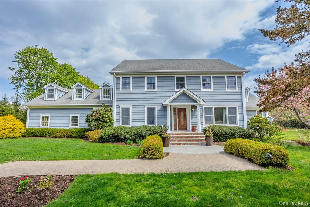 47 Briarfield Lane, Huntington, NY 11743